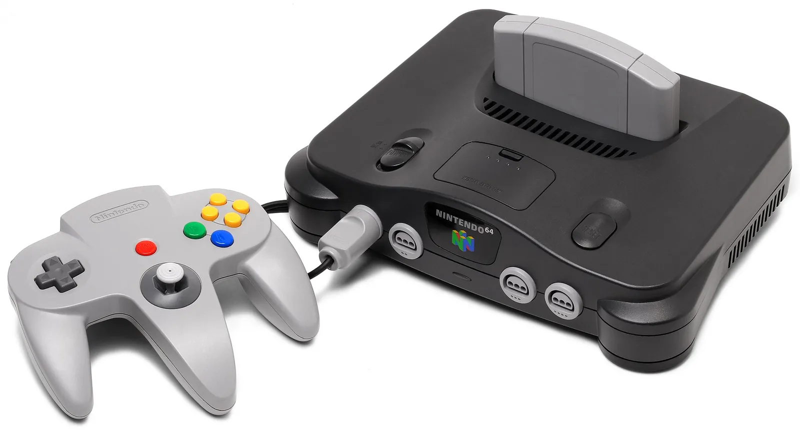 Nintendo 64 negra con su mando de tres puntas